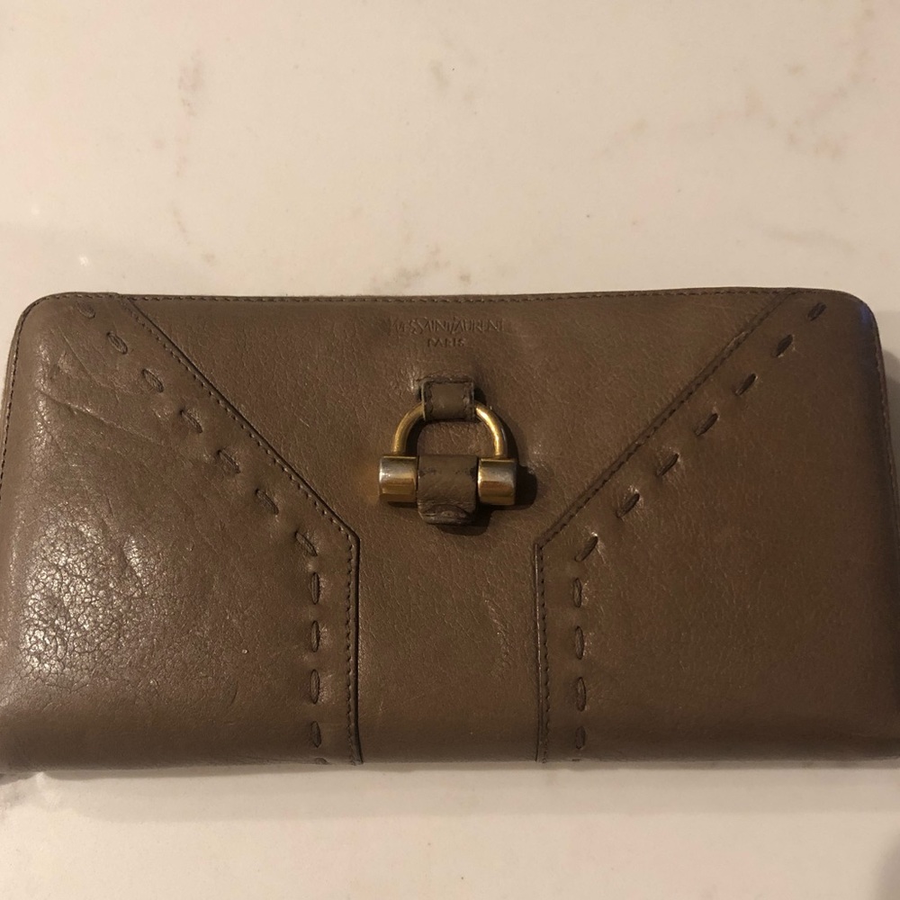 YSL Muse wallet